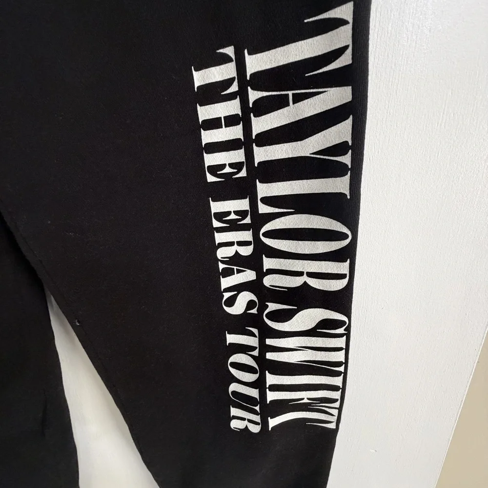 Taylor Swift The Eras Tour Black Jogger Sweatpants Size L - Picture 2 of 8